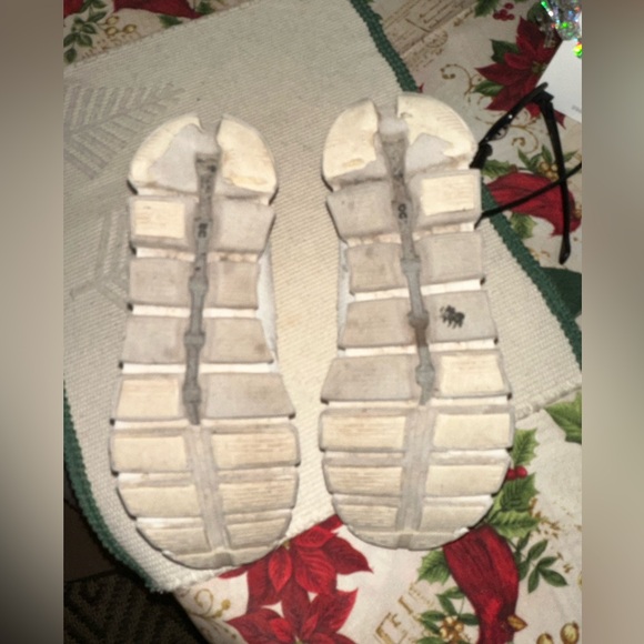 On clouds - Picture 3 of 4